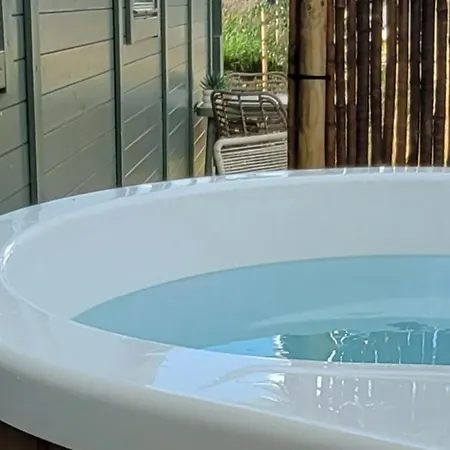 Boholodges 2 Pers Met Prive Hottub Dom wakacyjny